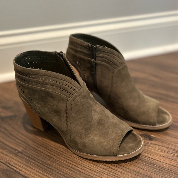 Sonoma Shoes - Sonoma Olive Green open toe ankle boots booties size 9